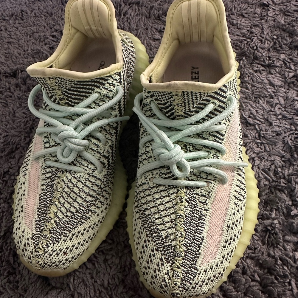 Yeezy Sneakers in Cream and Pink